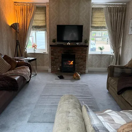 West Cottage, Grimston With Log Burner * Towton