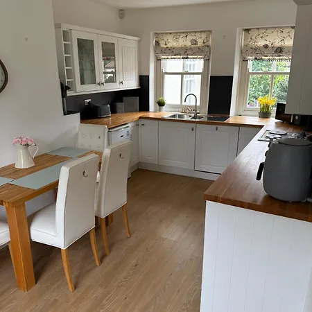 West Cottage, Grimston With Log Burner Towton