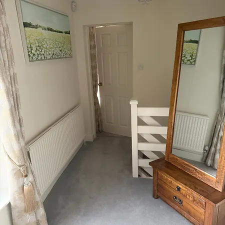 Semesterbostad West Cottage, Grimston With Log Burner *