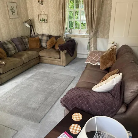 West Cottage, Free Breakfast Supplied With Free Range Eggs With Log Burner *