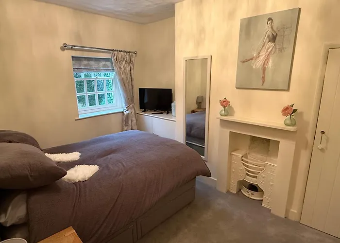 West Cottage, Free Breakfast Supplied With Free Range Eggs With Log Burner Holiday home Towton